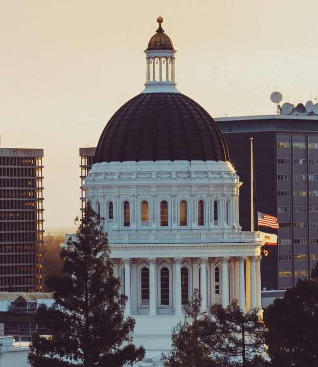 Sacramento-monument-Chill-Out-Rentals